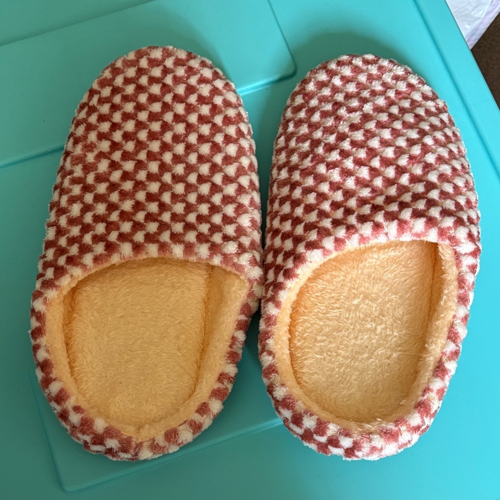 Cozy Checkered Slippers - pink and Cream